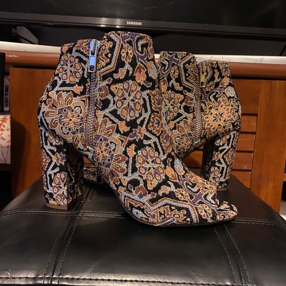 shoes - Picture 2 of 4